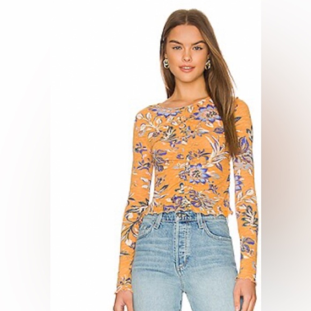 •FREE PEOPLE•NWT"DREAMED OF YOU TEE" IN HONEY COMBO IN MUSTARD FLORAL SIZE SMALL